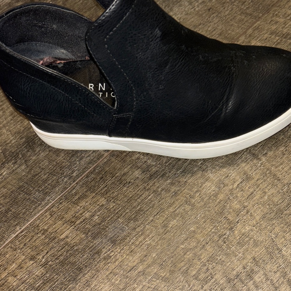 Journee Collection Black Wedge Sneakers - Picture 5 of 7